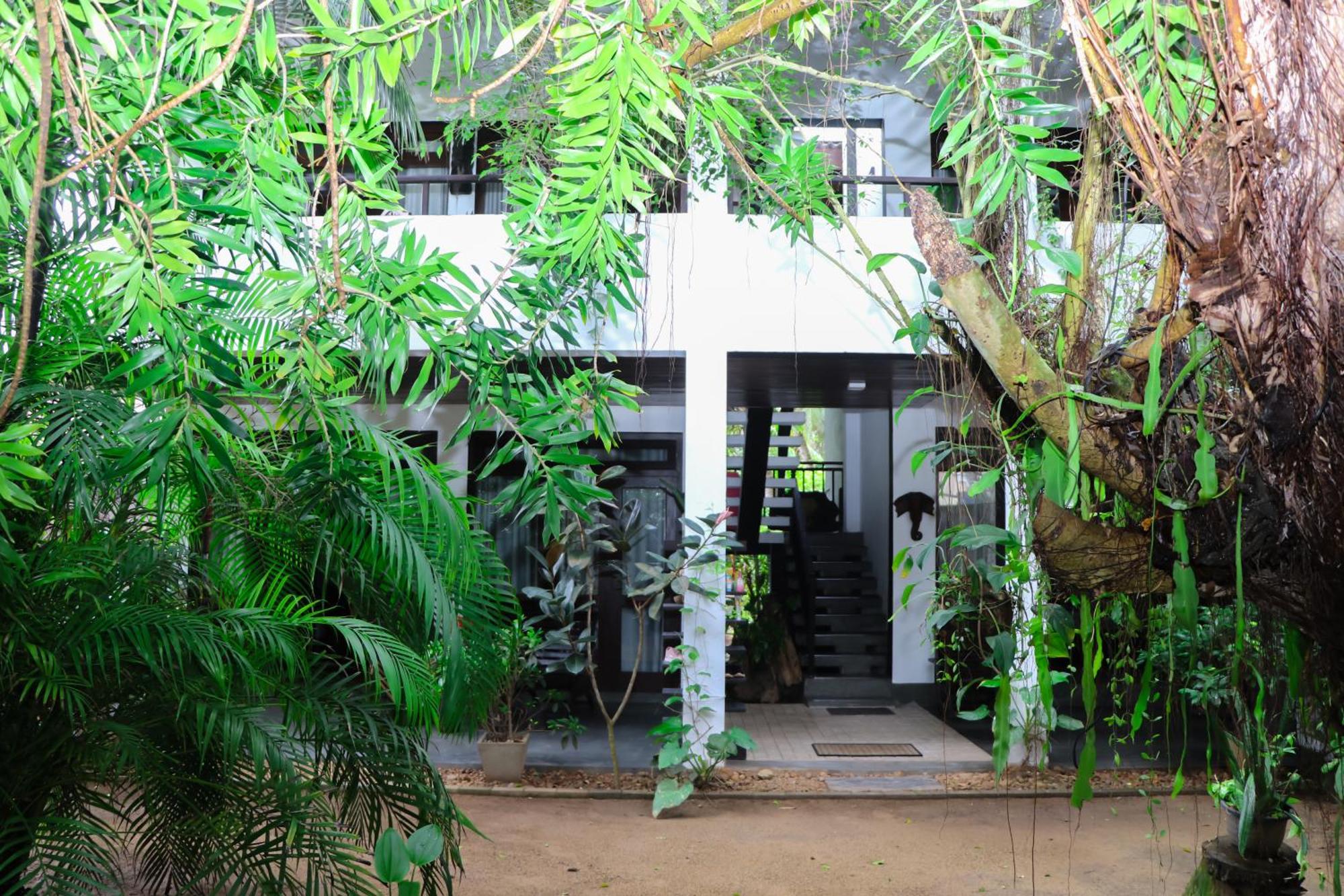 Villa A & A Hikkaduwa Buitenkant foto