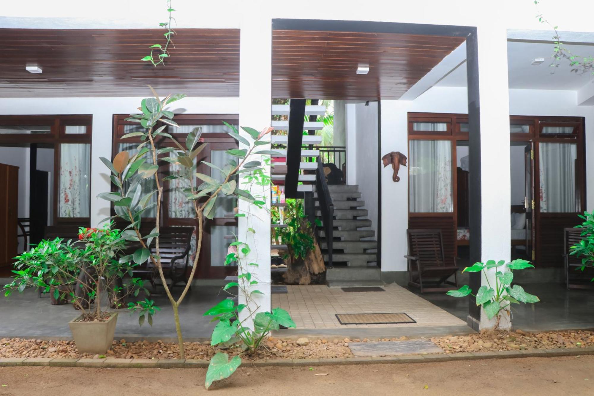 Villa A & A Hikkaduwa Buitenkant foto