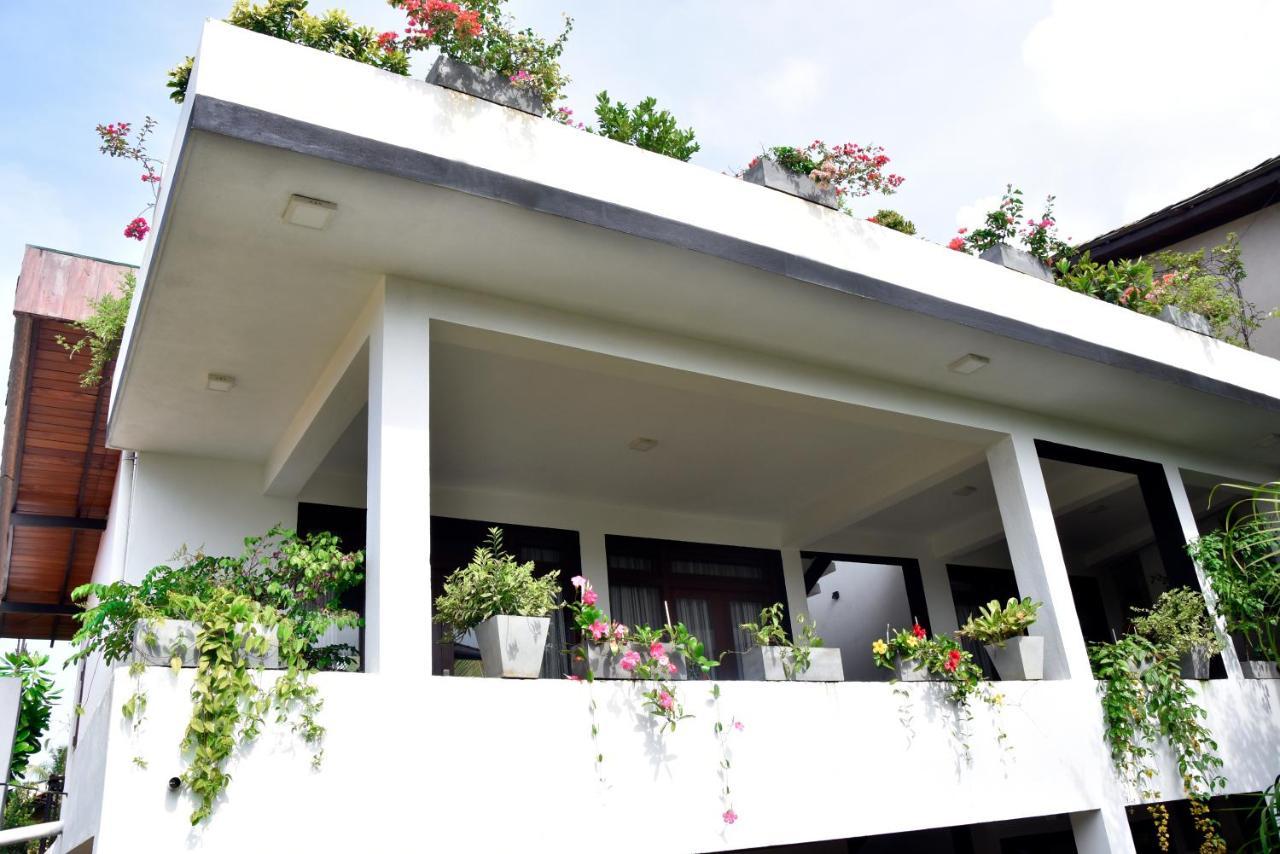 Villa A & A Hikkaduwa Buitenkant foto
